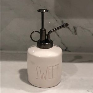 Rae Dunn plant watering